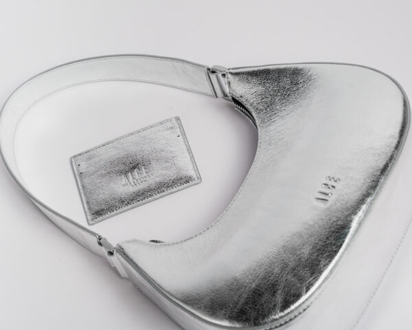 Bolso media luna plateado - Image 2